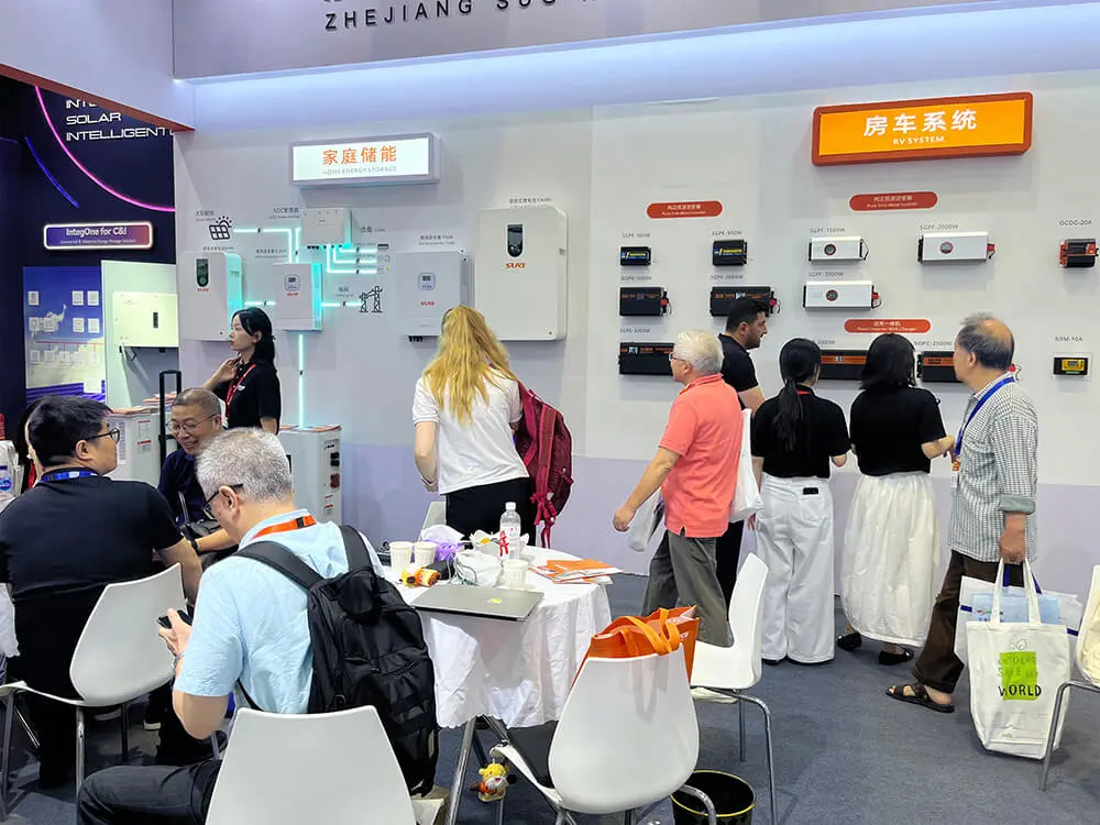 SUG representatives engaging in in-depth exchanges with stakeholders at the 2025 SNEC PV POWER & ES EXPO